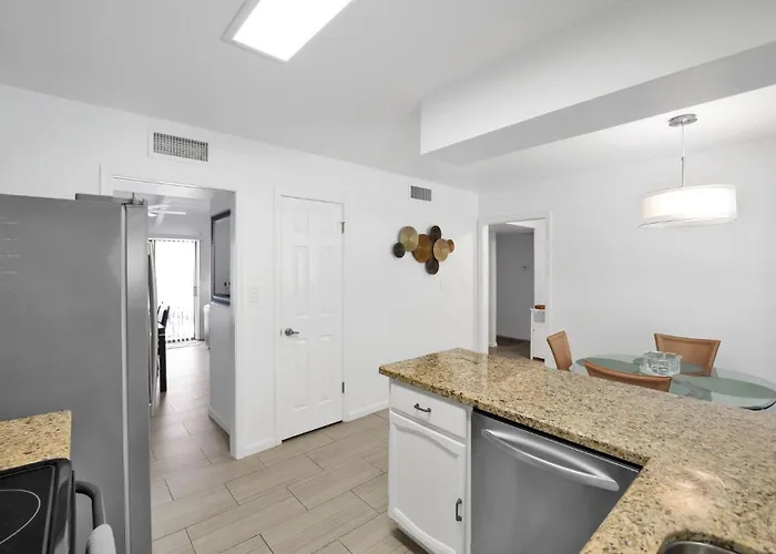 Dom wakacyjny Peaceful Privacy-tennis-greenbelt-golf-walkable *