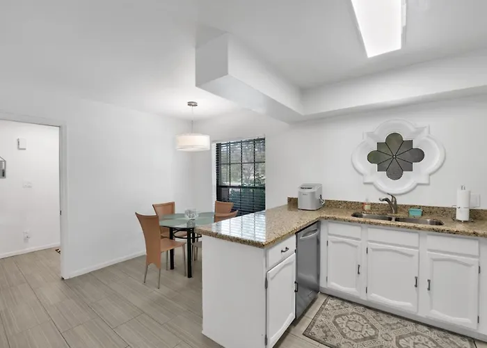 Peaceful Privacy-tennis-greenbelt-golf-walkable * Scottsdale