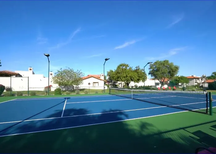Dom wakacyjny Peaceful Privacy-tennis-greenbelt-golf-walkable