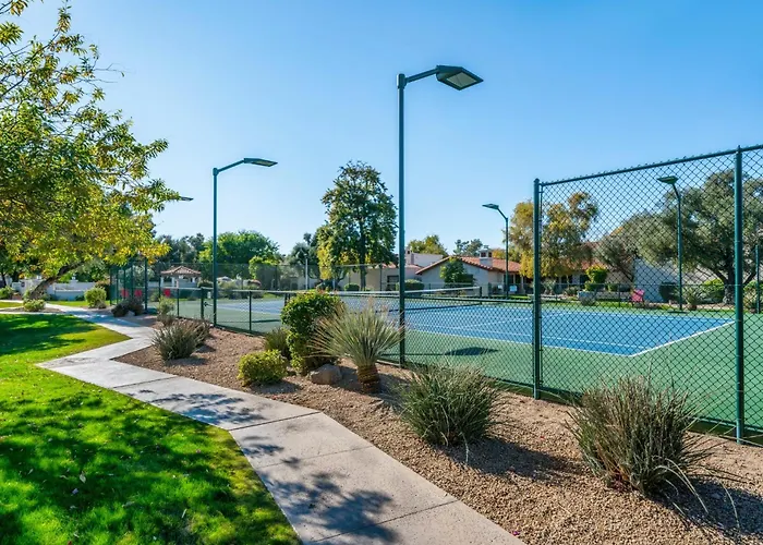 Dom wakacyjny Peaceful Privacy-tennis-greenbelt-golf-walkable Scottsdale