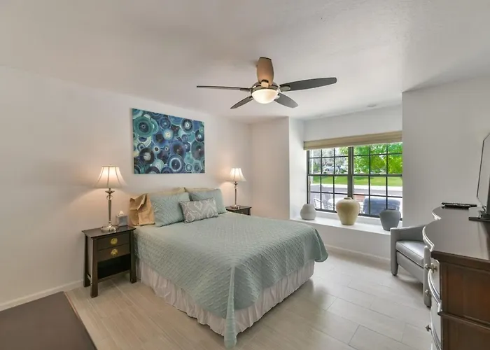 Peaceful Privacy-tennis-greenbelt-golf-walkable