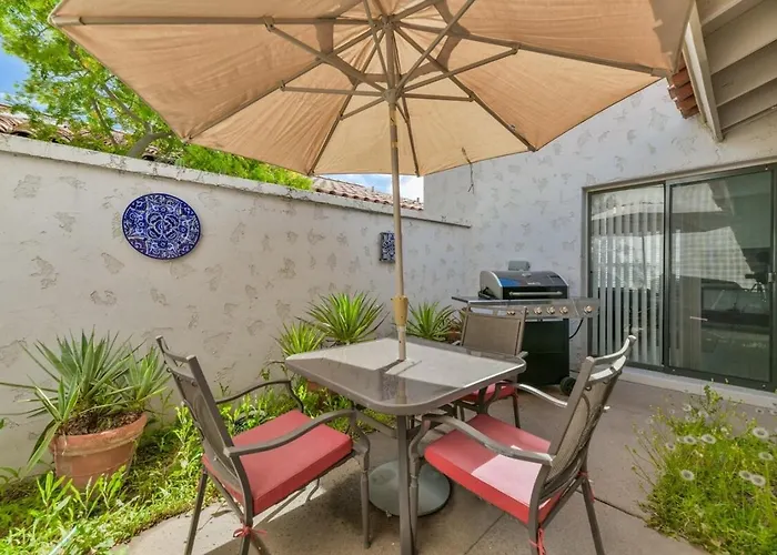 Peaceful Privacy-tennis-greenbelt-golf-walkable Dom wakacyjny *