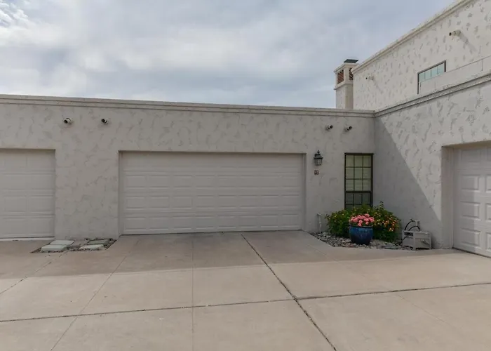 Peaceful Privacy-tennis-greenbelt-golf-walkable Dom wakacyjny