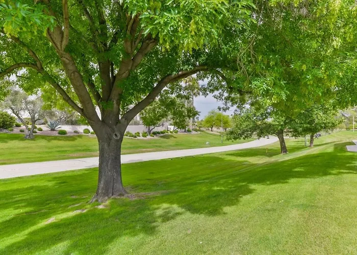 Peaceful Privacy-tennis-greenbelt-golf-walkable * Scottsdale