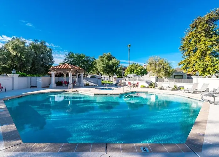 Peaceful Privacy-tennis-greenbelt-golf-walkable * Scottsdale