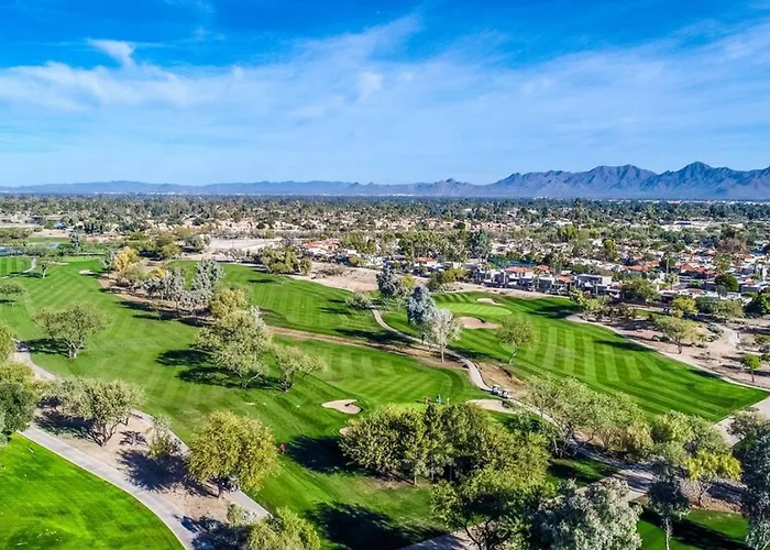 Peaceful Privacy-tennis-greenbelt-golf-walkable * Scottsdale